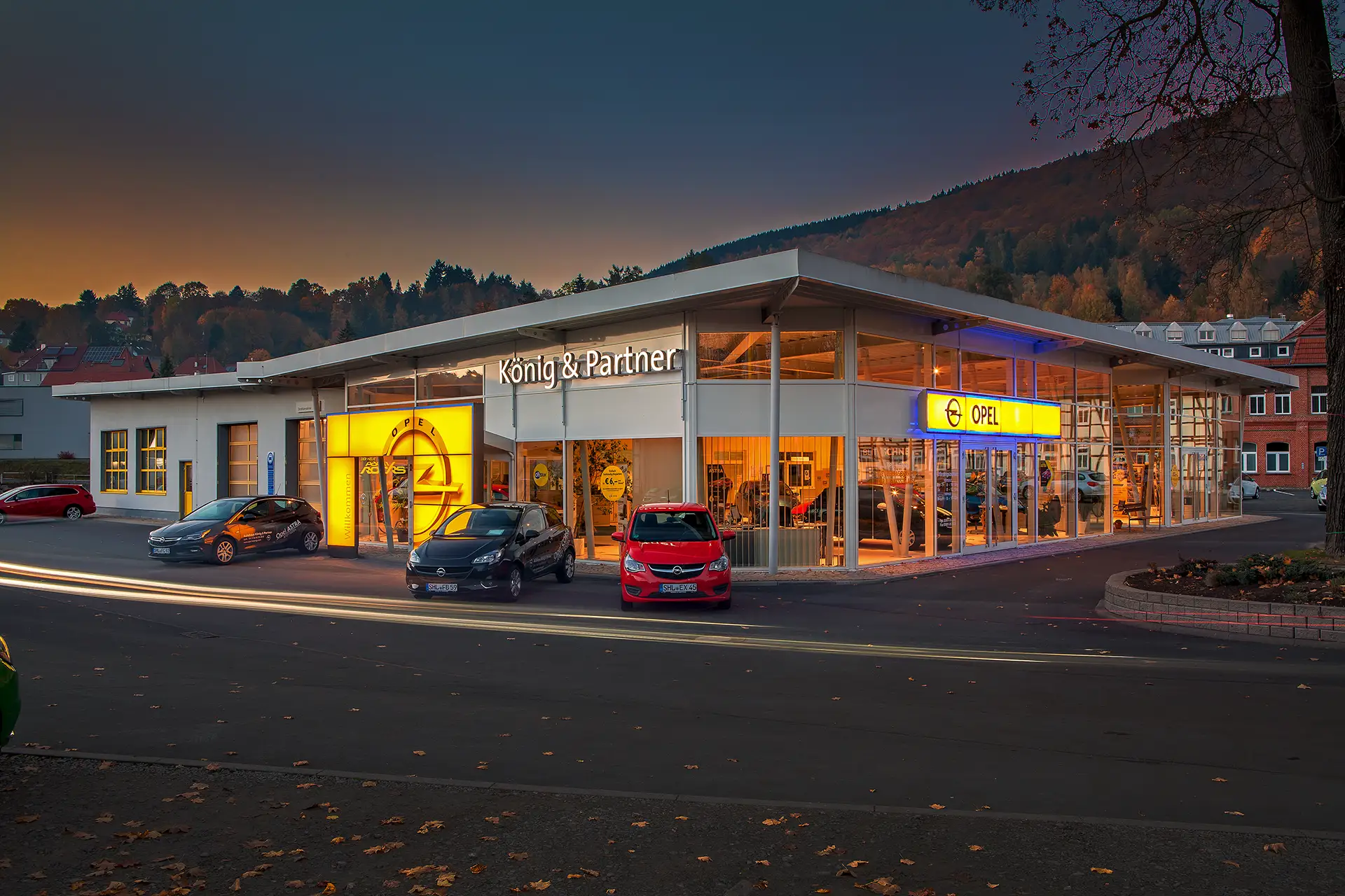 Fotostudio Meiningen, Motiv Architekturfotografie: Autohaus bei Nacht Fotostudio Meiningen, Motiv Architekturfotografie: Autohaus bei Nacht