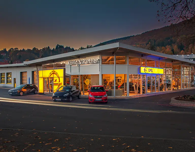 Fotostudio Meiningen, Motiv Architekturfotografie: Autohaus bei Nacht Fotostudio Meiningen, Motiv Architekturfotografie: Autohaus bei Nacht