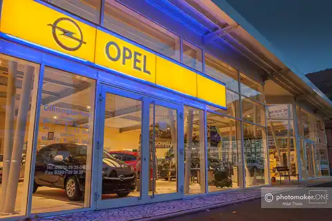 Autohaus bei Nacht <sup>#1</sup>