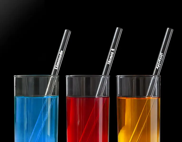 Saftgläser mit zum Teil digital geänderter Farbe Saftgläser mit zum Teil digital geänderter Farbe